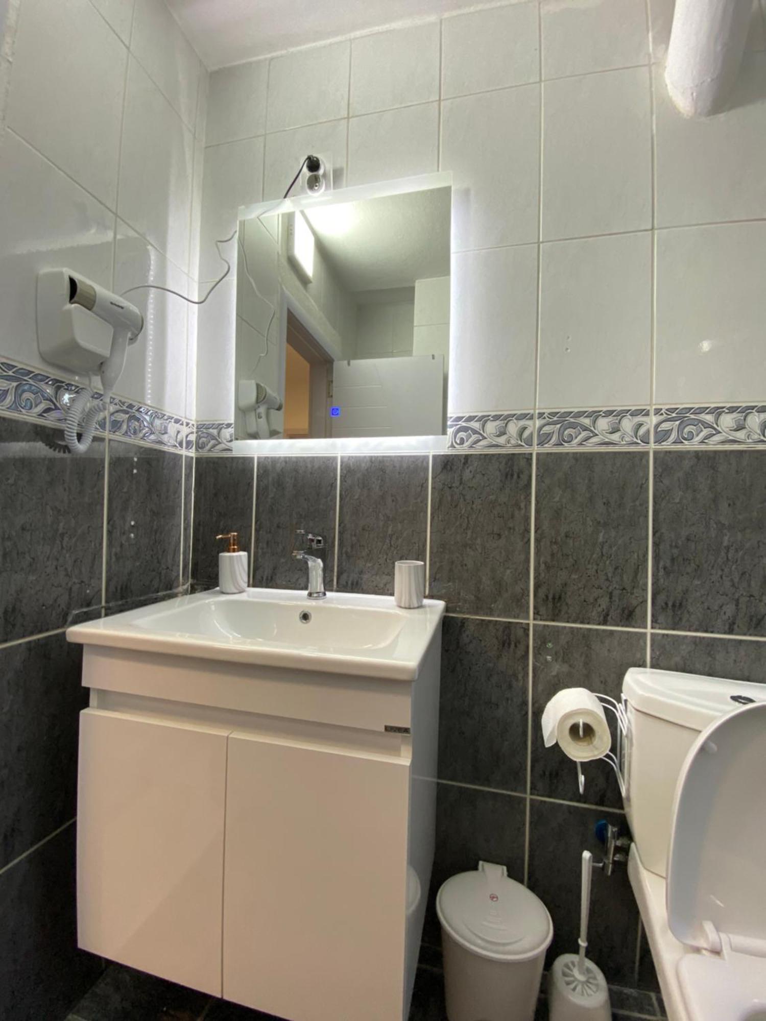 Hotspot Apartments - City Center Приштина Экстерьер фото