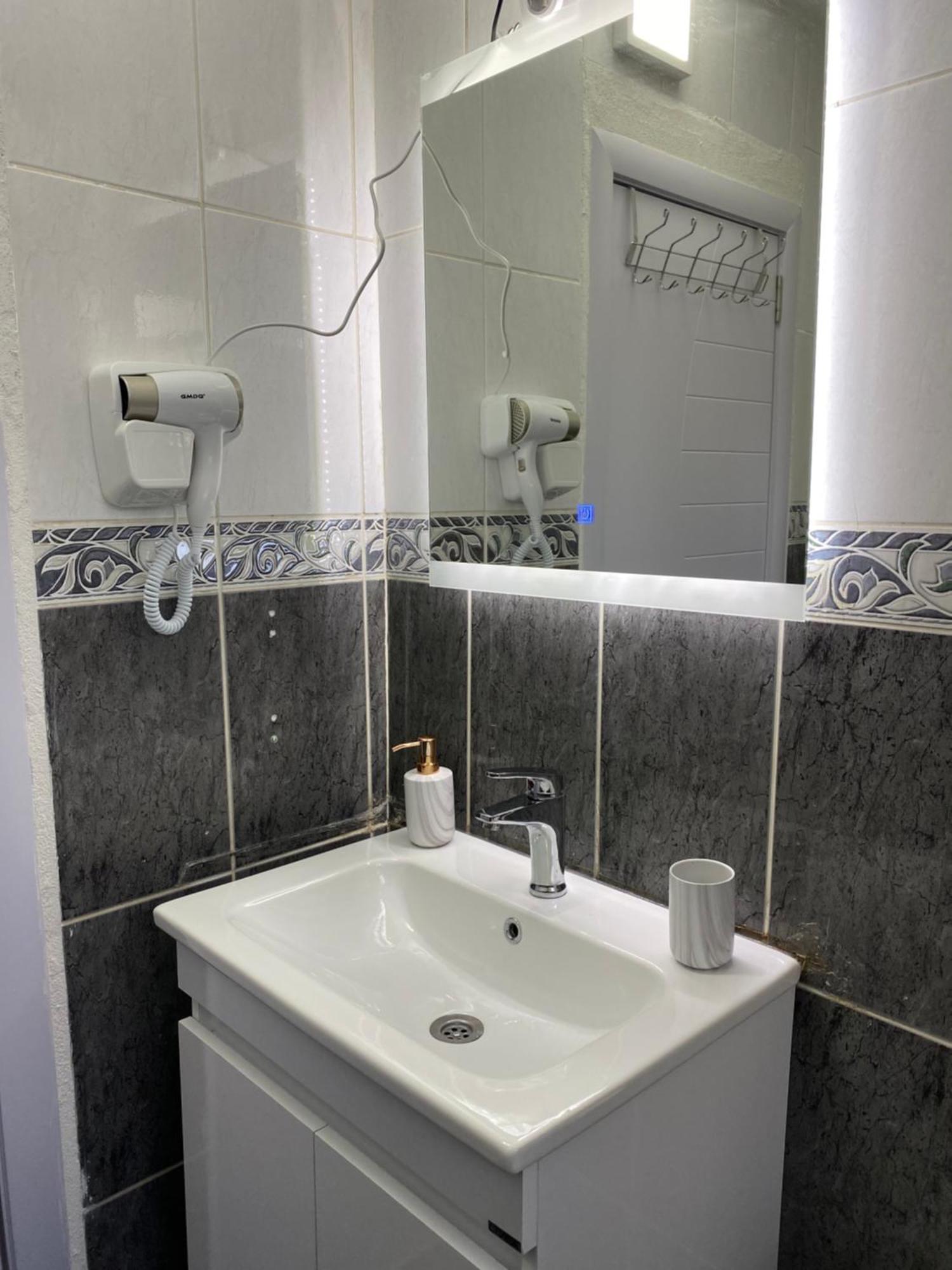 Hotspot Apartments - City Center Приштина Экстерьер фото